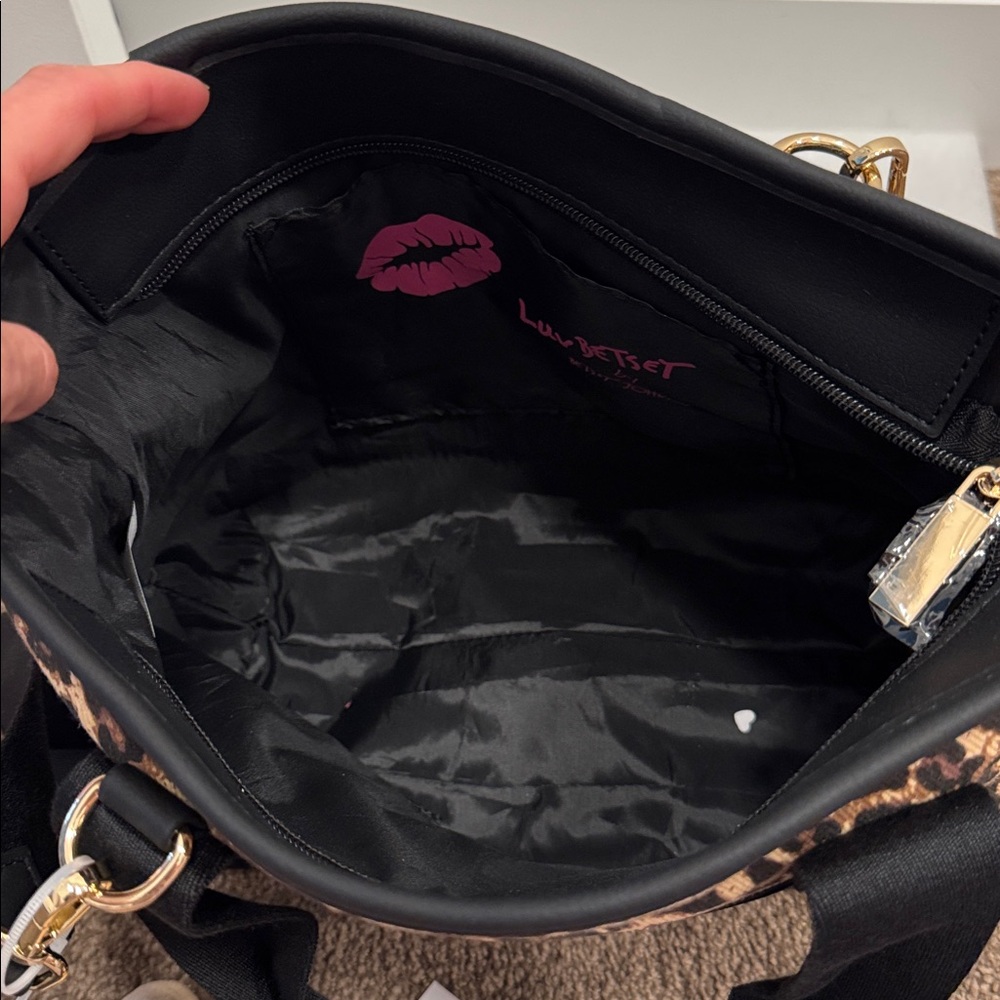 BETSEY JOHNSON Leopard Print Tote Bag with Heart Accent- NWT - Picture 7 of 8